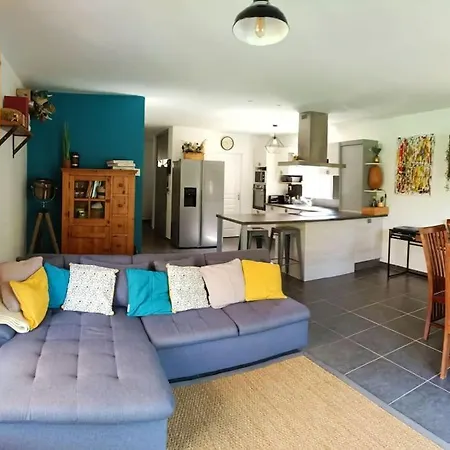 Maison Moderne Avec Piscine. Feriehus